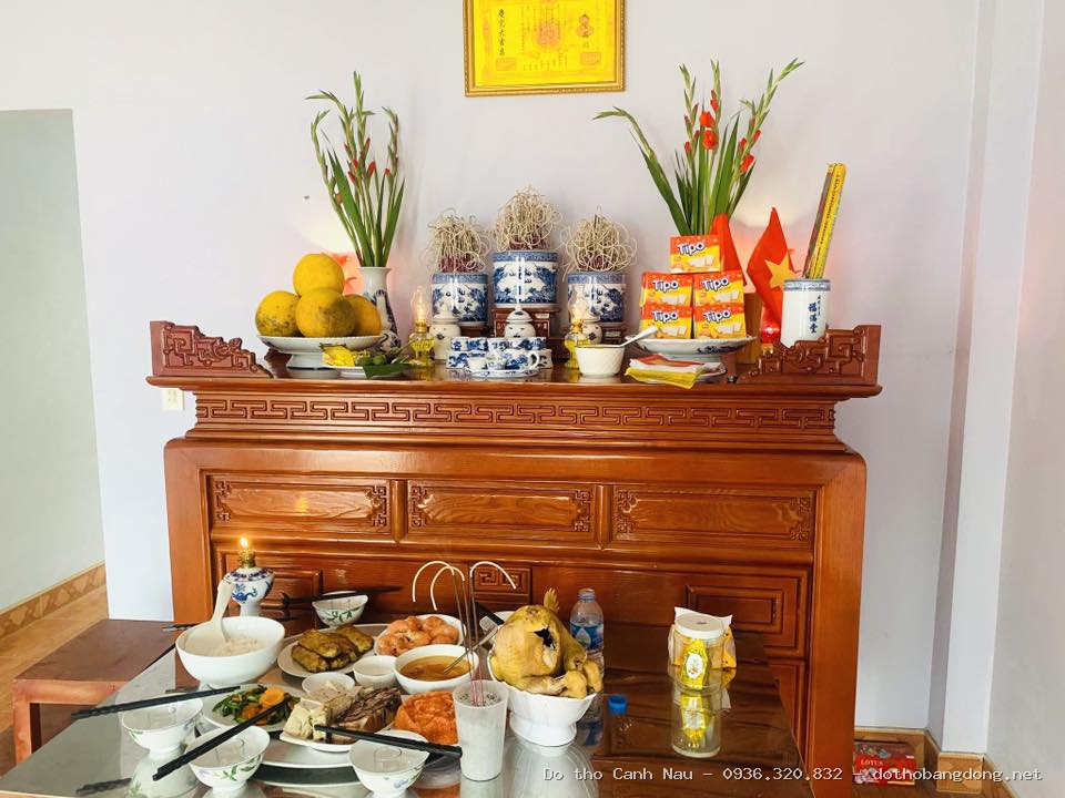 Phòng thờ đẹp có rèm che tại phòng khách - Đồ thờ Sơn Vũ